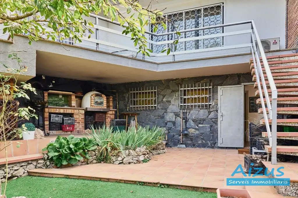 Jardín de Casa o chalet en venta en Seva con Aire acondicionado, Calefacción y Jardín privado