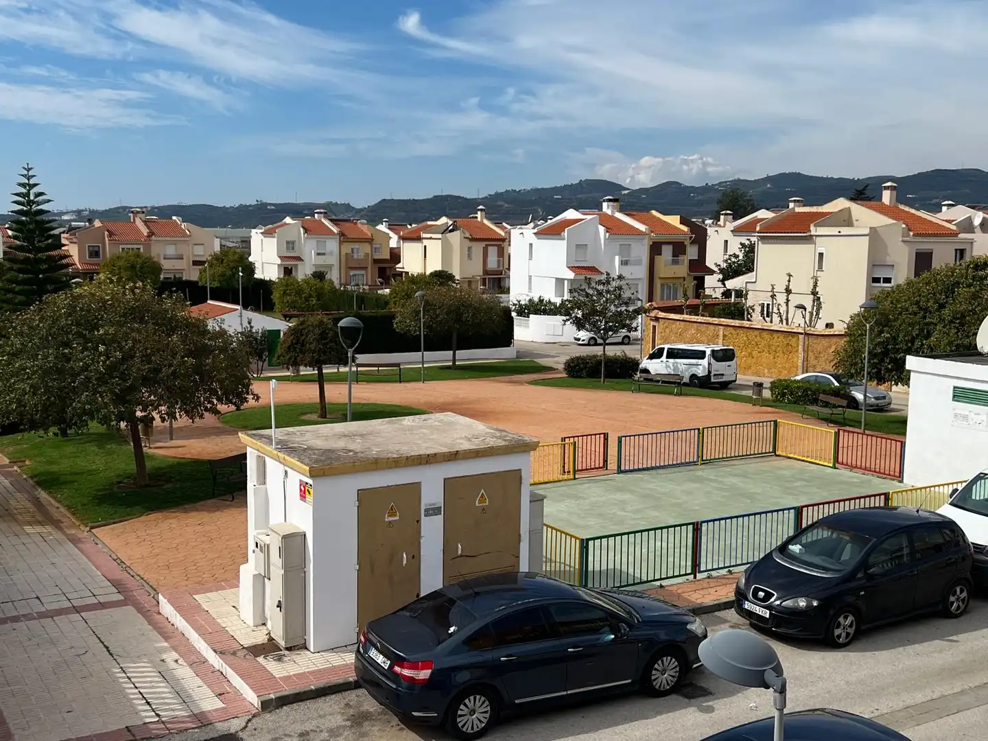 Vista exterior de Casa adosada en venda en Vélez-Málaga amb Terrassa, Traster i Piscina comunitària