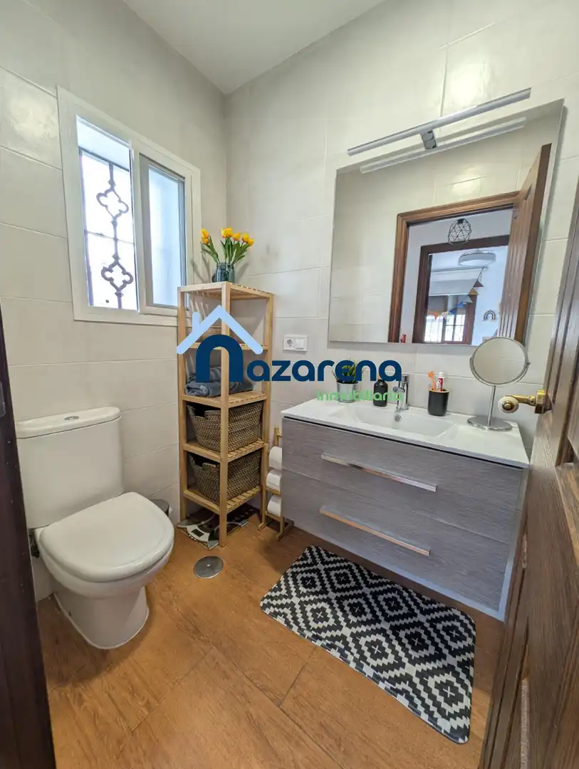 Baño de Casa adosada en venta en Dos Hermanas con Aire acondicionado