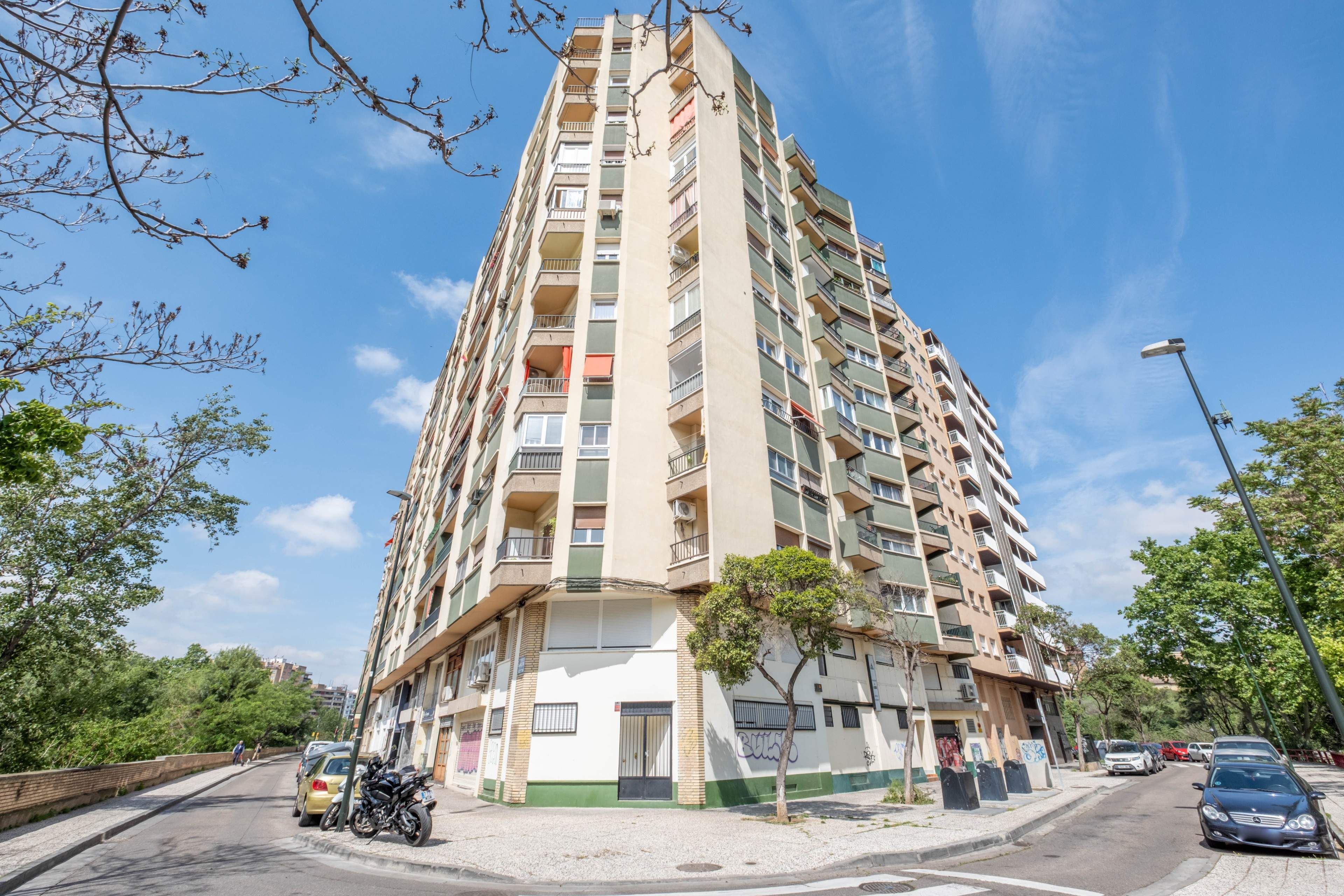 Vista exterior de Pis en venda en  Zaragoza Capital amb Terrassa, Traster i Balcó