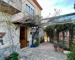 Vista exterior de Casa o xalet en venda en Biar amb Calefacció, Jardí privat i Terrassa