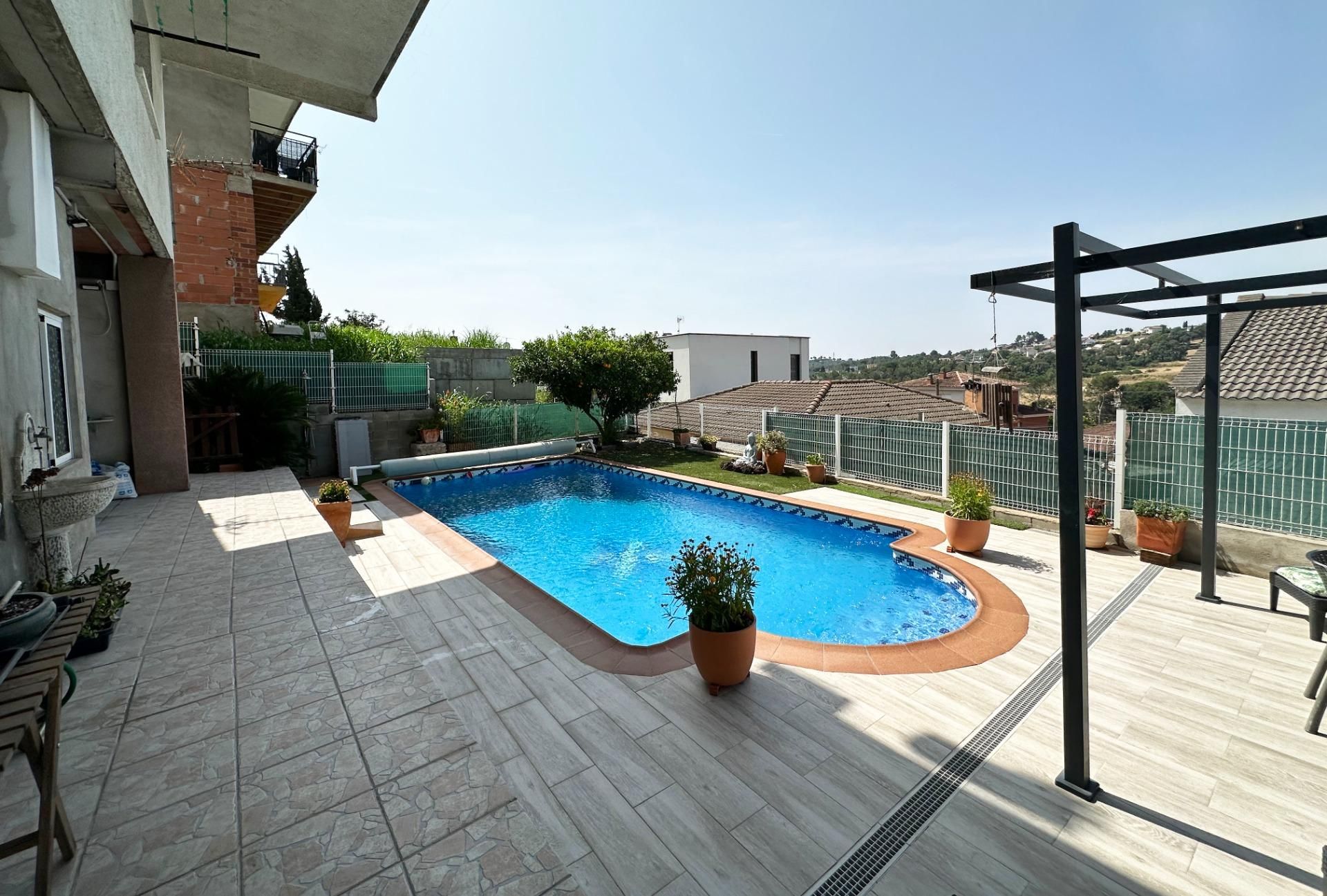Schwimmbecken von Haus oder Chalet zum verkauf in Lliçà d'Amunt mit Klimaanlage, Heizung und Privatgarten