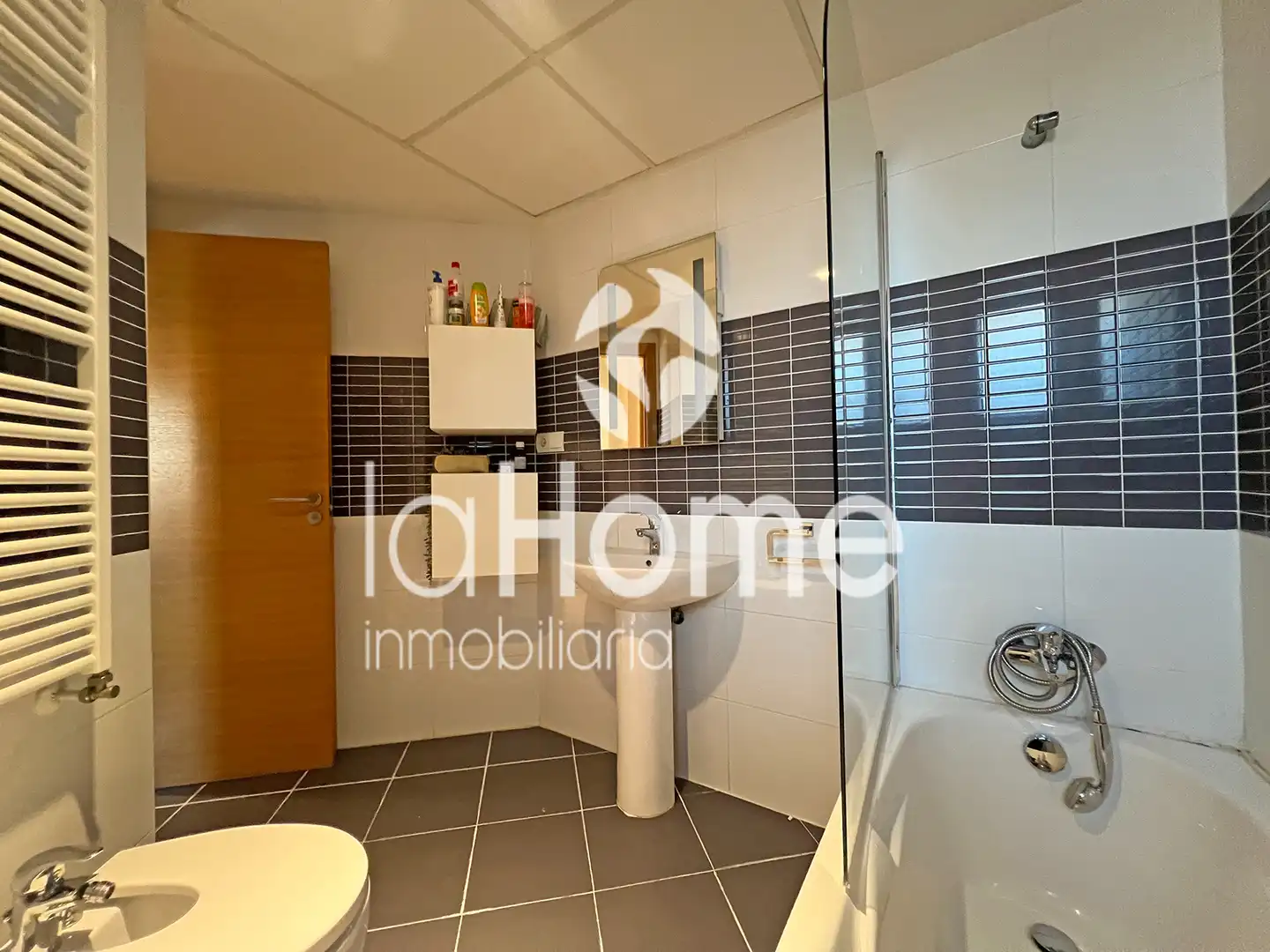 Baño de Casa adosada en venta en Bétera con Aire acondicionado, Calefacción y Jardín privado
