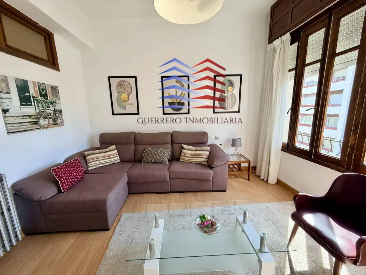 Sala d'estar de Apartament de lloguer en O Carballiño   amb Calefacció, Parquet i Moblat