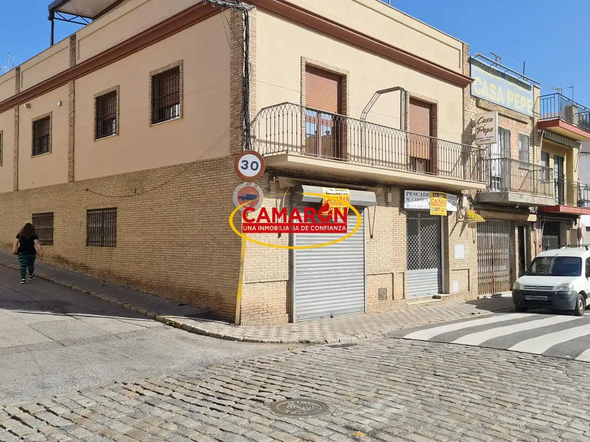Vista exterior de Local de alquiler en Coria del Río