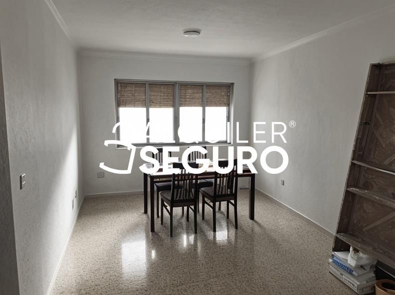 Bedroom of Flat to rent in  Sevilla Capital