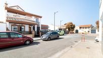 Vista exterior de Casa o xalet en venda en Fuente Vaqueros amb Aire condicionat, Terrassa i Balcó