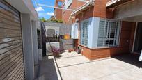 Vista exterior de Casa adosada en venda en San Juan de Aznalfarache amb Aire condicionat, Calefacció i Parquet