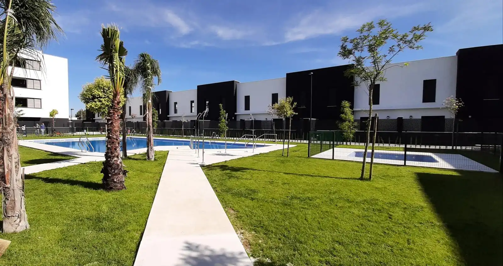 Schwimmbecken von Wohnung zur Miete in La Rinconada mit Klimaanlage, Heizung und Terrasse