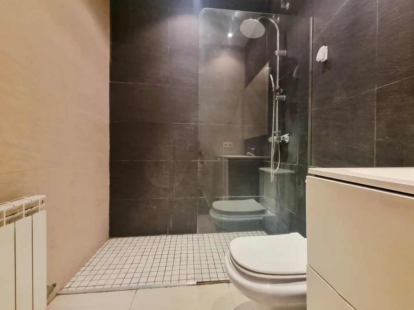 Baño de Piso en venta en Girona con Aire acondicionado, Calefacción y Jardín privado