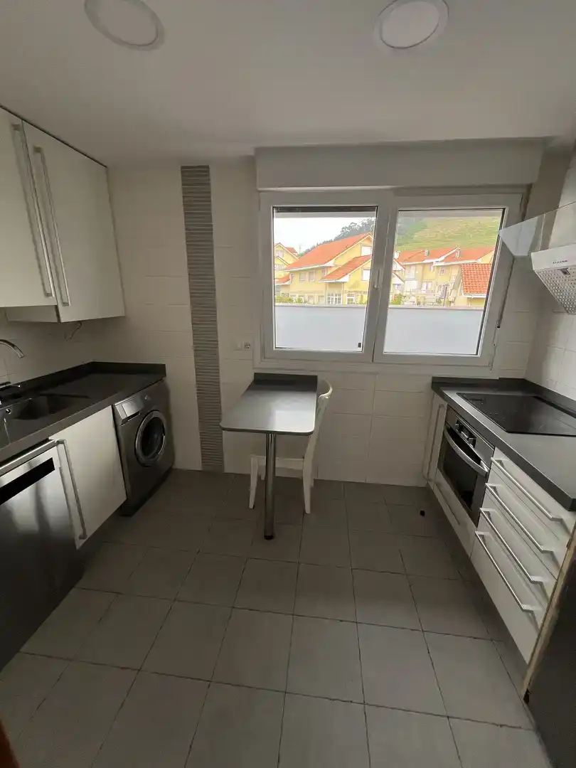 Cocina de Piso de alquiler en Miengo con Parquet, Trastero y Amueblado