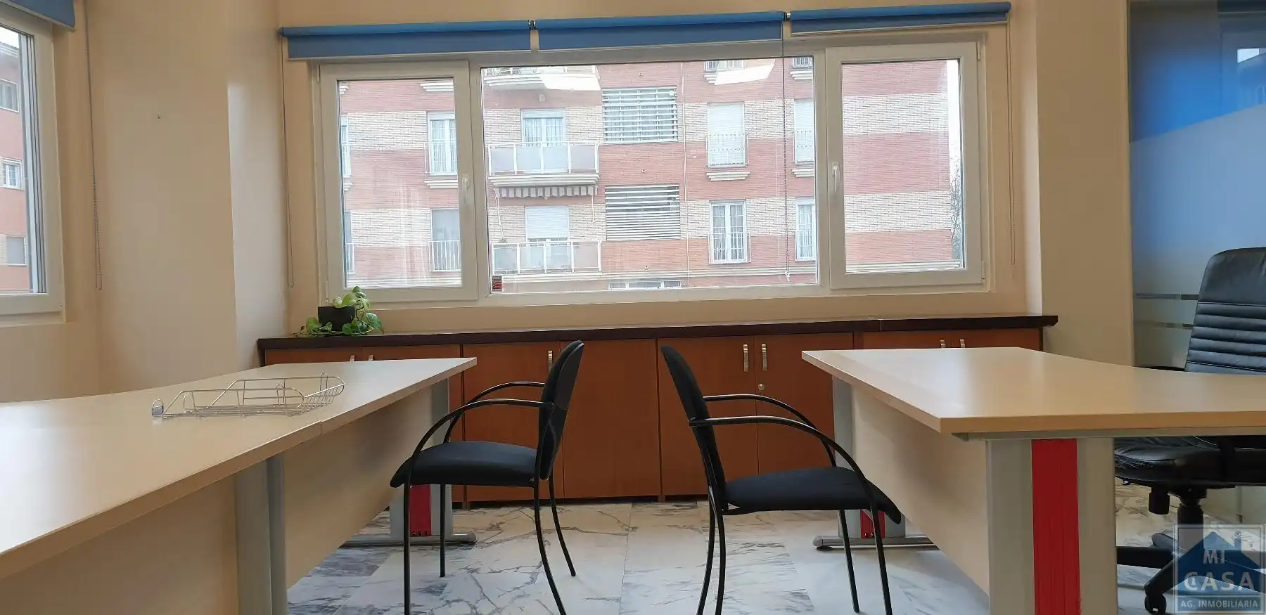 Office for rent in Sur
