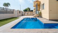 Piscina de Casa o xalet en venda en Cambrils amb Aire condicionat, Calefacció i Jardí privat