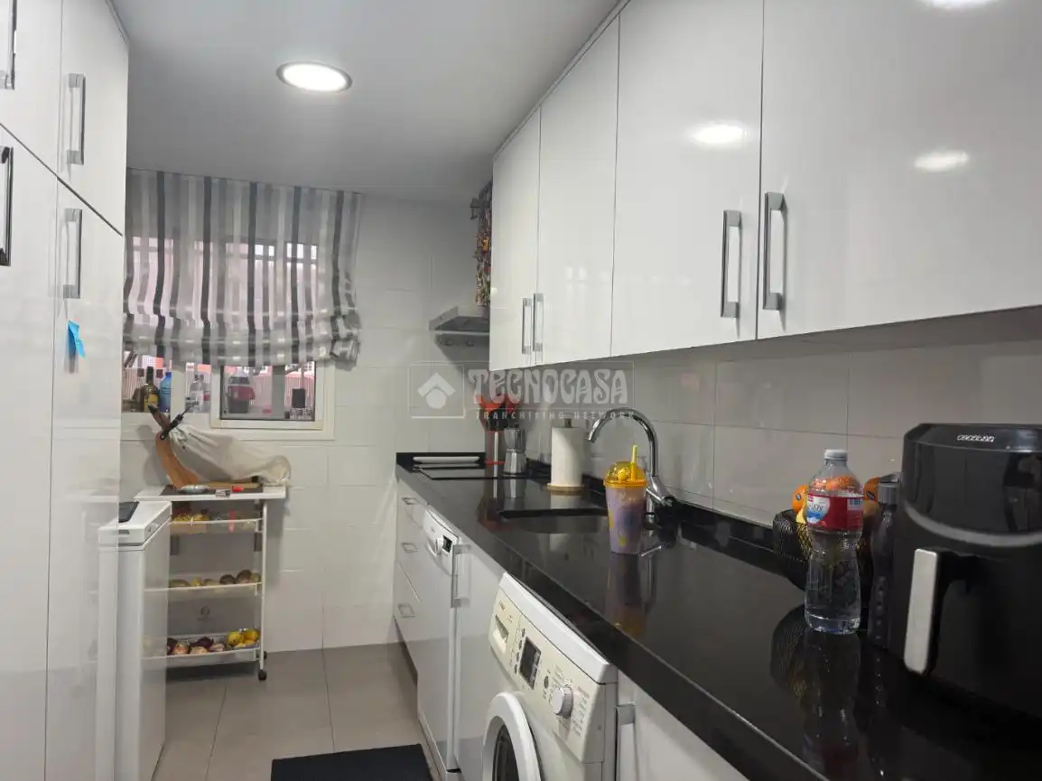 Küche von Wohnung zum Verkauf in Madrid mit Klimaanlage und Heizung