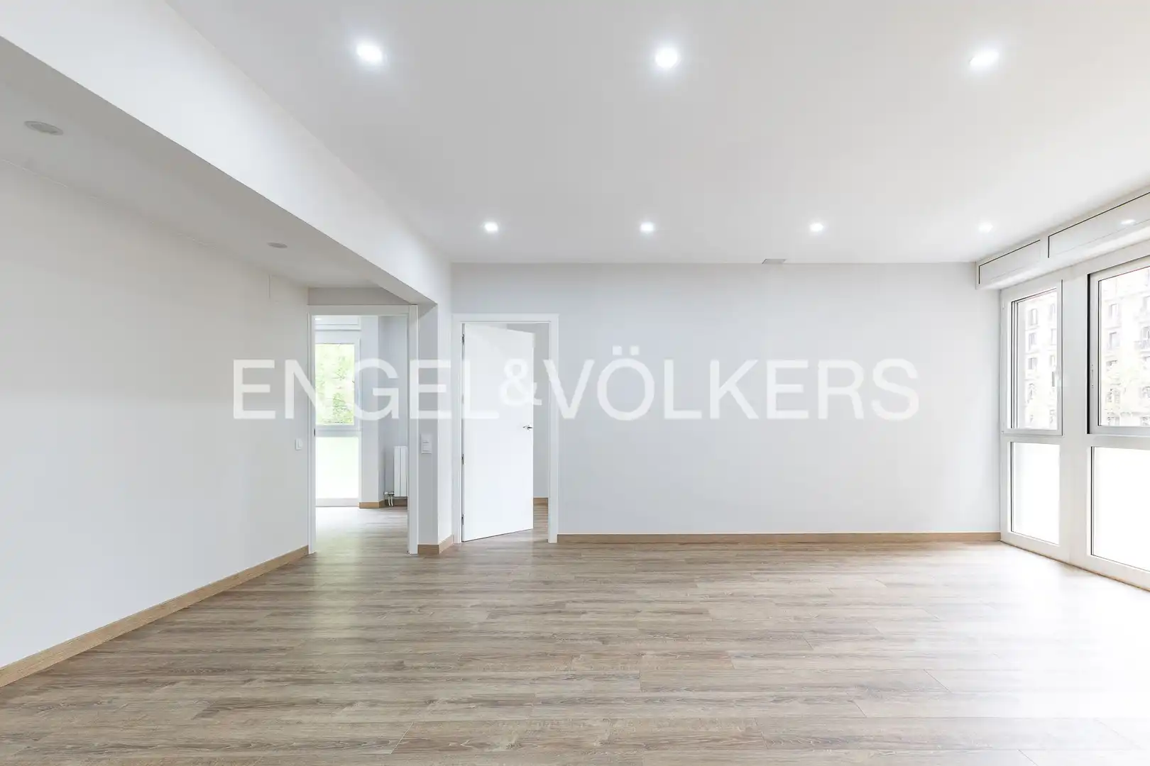 Sala d'estar de Pis en venda en Barcelona amb Aire condicionat, Calefacció i Parquet