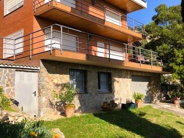 Casa amb balcó en venda a Calle GAVARRES