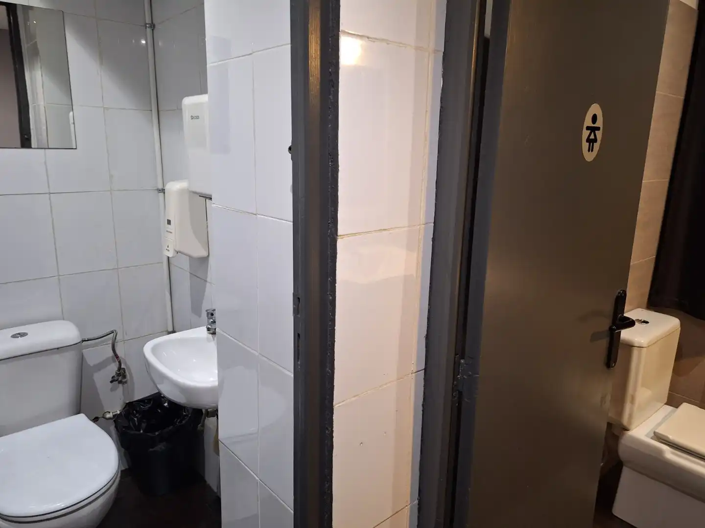 Business premises for transfer in Eixample, imagen 9