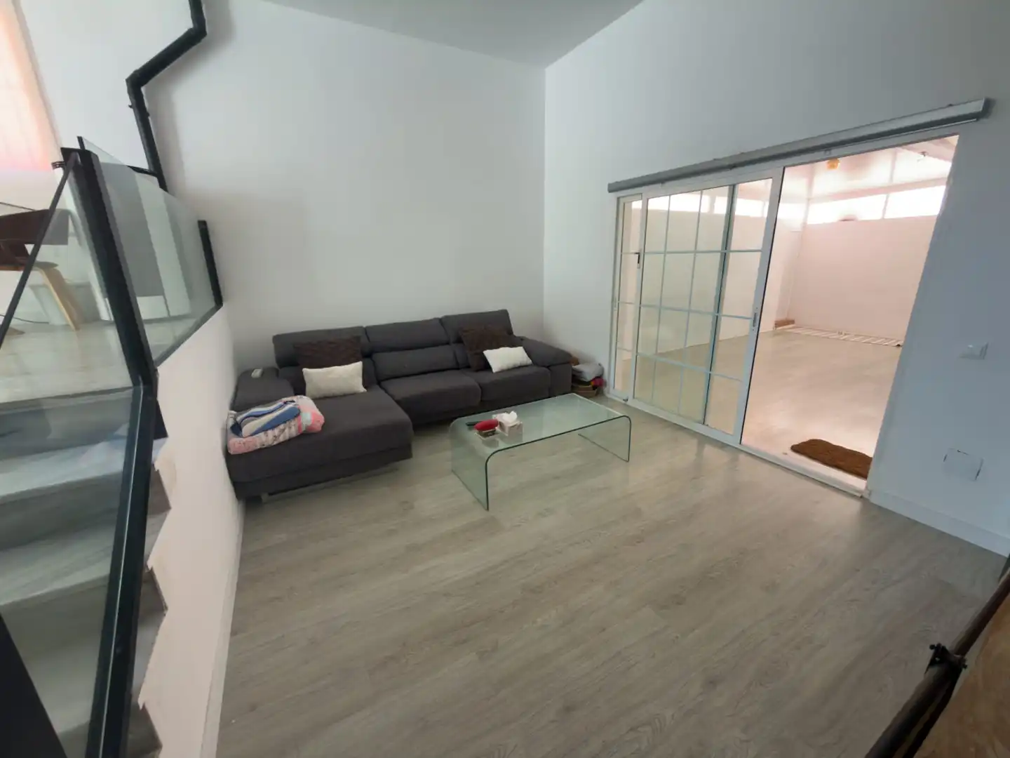 Sala d'estar de Casa adosada en venda en Benalmádena amb Jardí privat, Terrassa i Traster