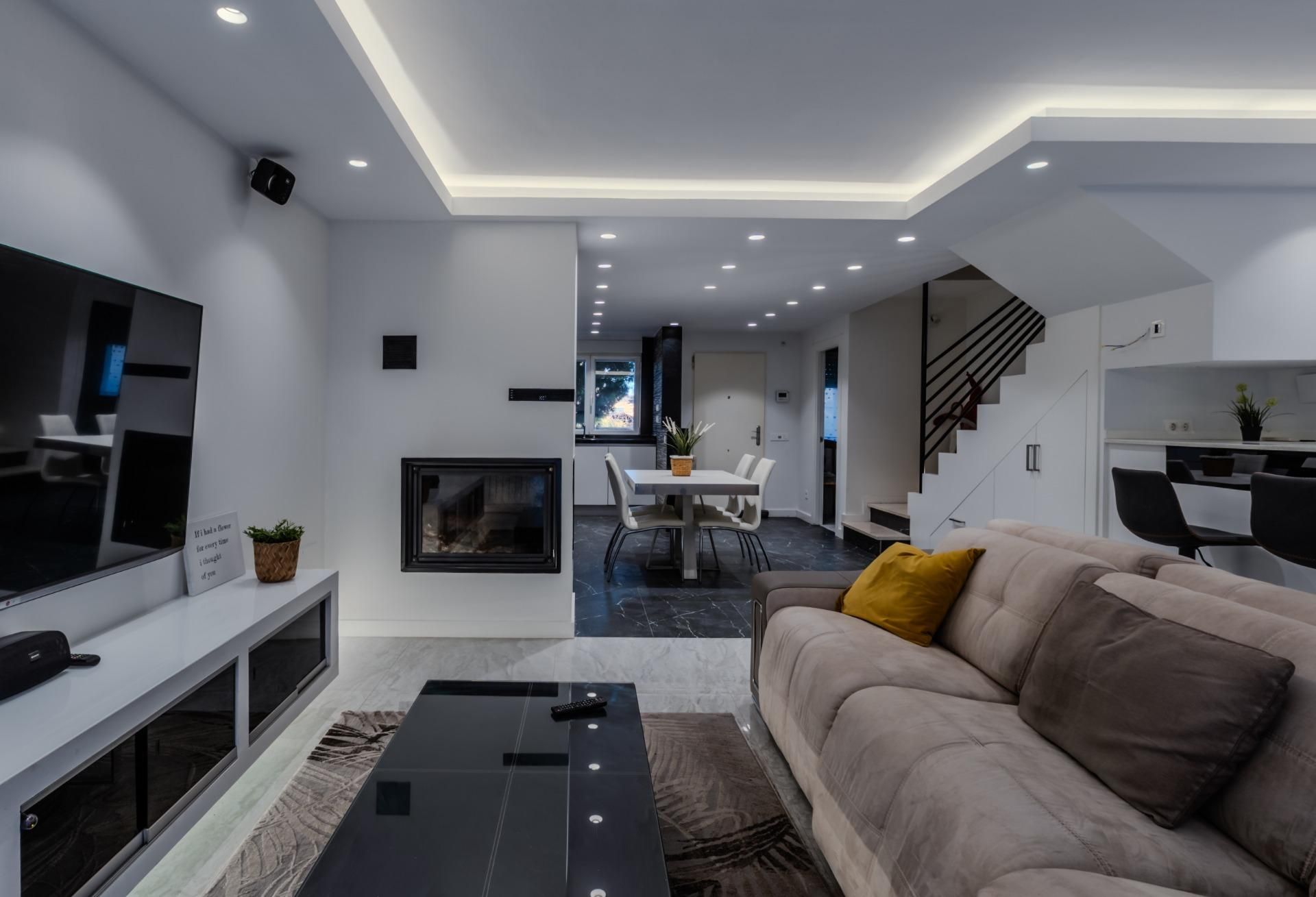 Sala d'estar de Casa adosada en venda en Lardero amb Aire condicionat, Calefacció i Jardí privat