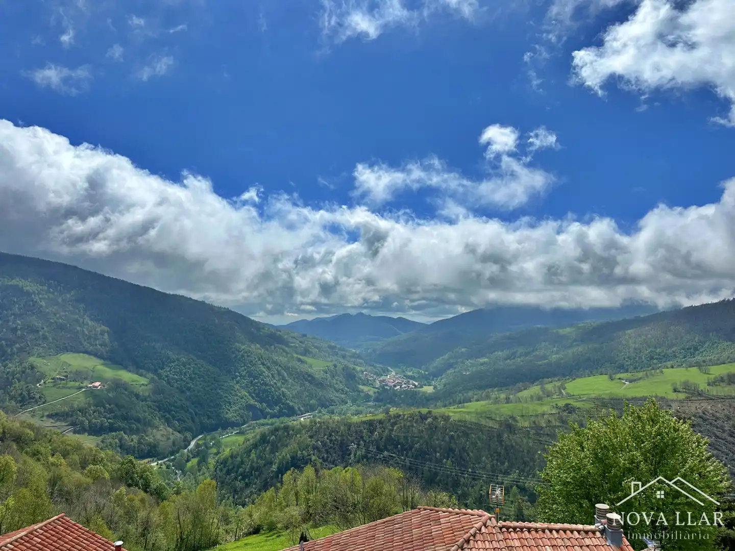 Außenansicht von Einfamilien-Reihenhaus zum Verkauf in Vilallonga de Ter mit Heizung, Privatgarten und Terrasse