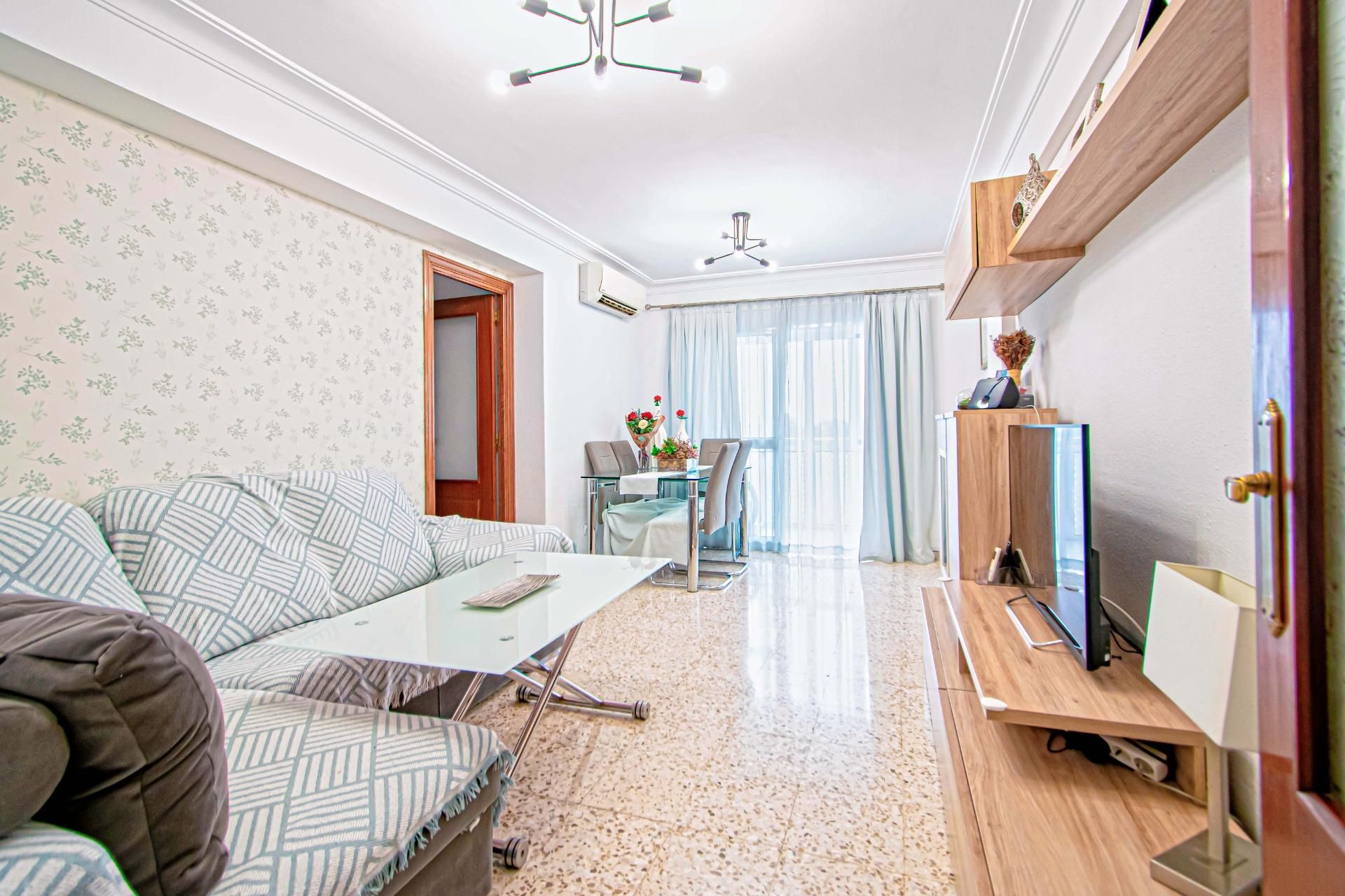 Living room of Flat for sale in  Sevilla Capital  with Air Conditioner and Terrace