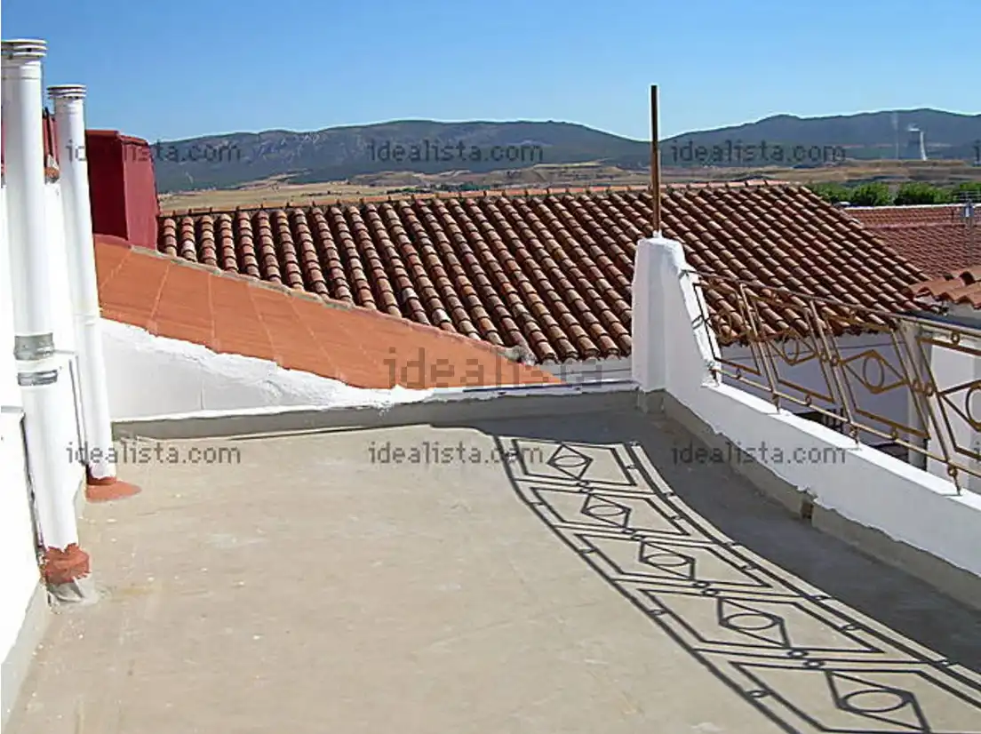 Außenansicht von Einfamilien-Reihenhaus zum Verkauf in Puertollano mit Terrasse und Möbliert