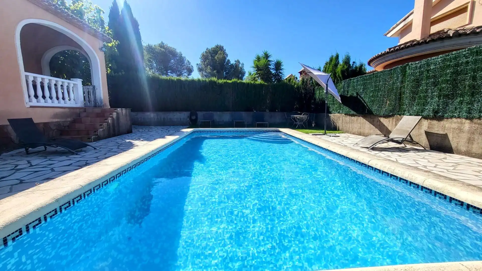 Piscina de Casa o chalet en venta en Ador con Aire acondicionado, Calefacción y Jardín privado