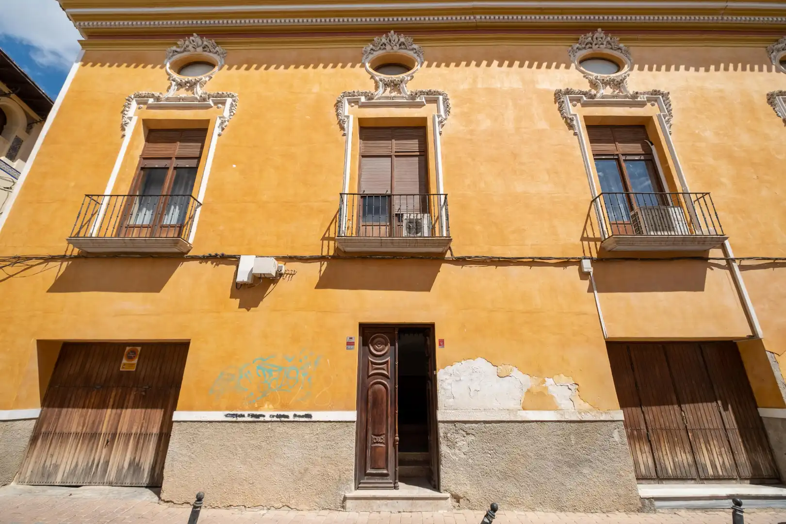 Vista exterior de Edifici en venda en Mula amb Alarma