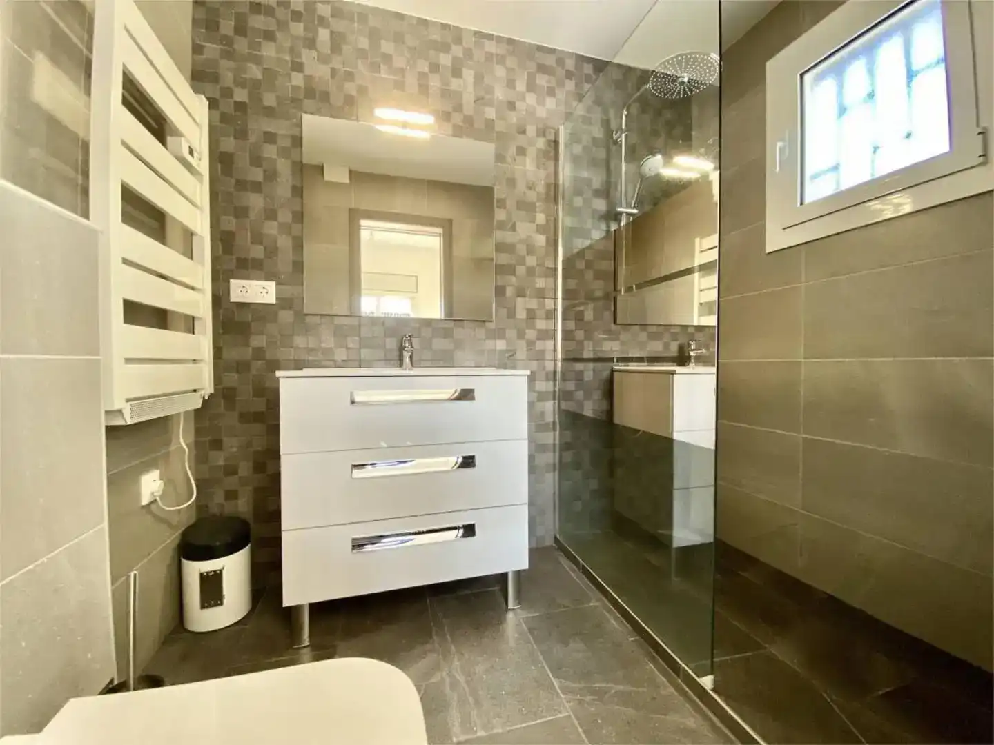 Bathroom of Houses for rent in L'Ametlla de Mar   with Air Conditioner, Swimming Pool and Balcony