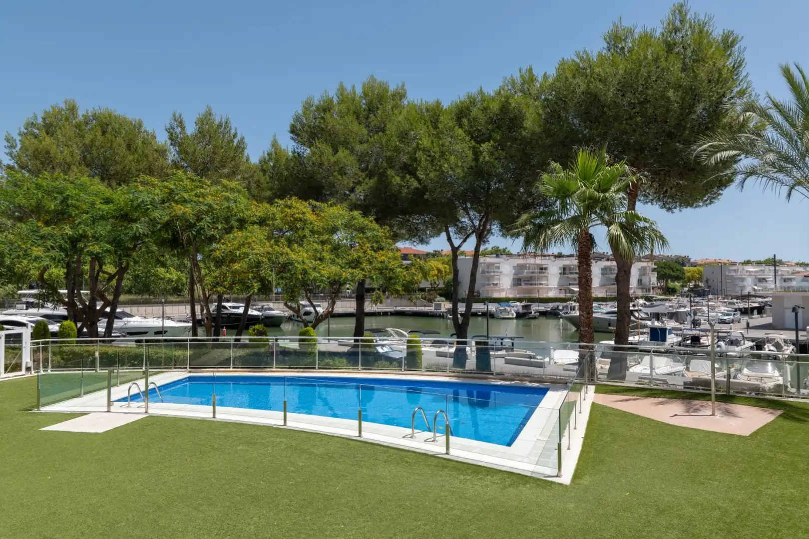 Swimming pool of Flat for sale in Castell d'Aro, Platja d'Aro i s'Agaró  with Air Conditioner, Heating and Terrace