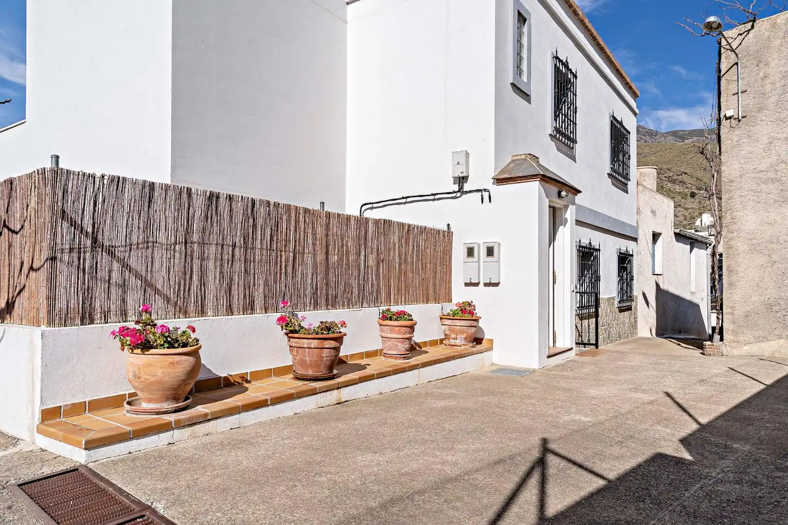 Vista exterior de Àtic en venda en Velefique amb Aire condicionat, Calefacció i Jardí privat