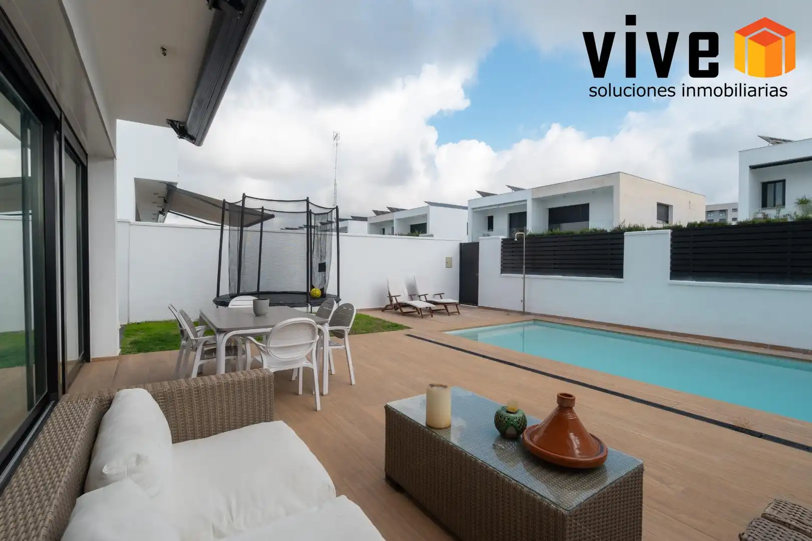 Terraza de Casa adosada en venta en Mairena del Aljarafe con Aire acondicionado, Calefacción y Jardín privado