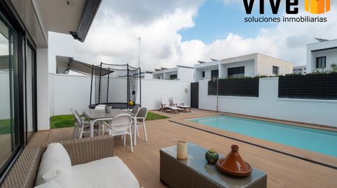 Foto 2 de Casa adosada en venta en Nuevo Bulevar, Mairena del Aljarafe