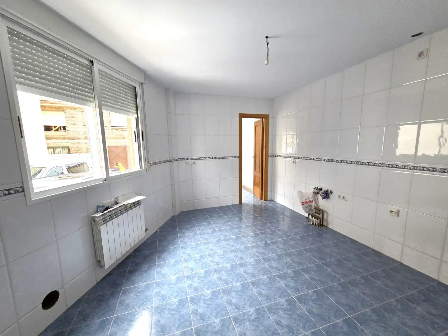 Cuina de Casa adosada en venda en Burgos amb Calefacció, Jardí privat i Terrassa