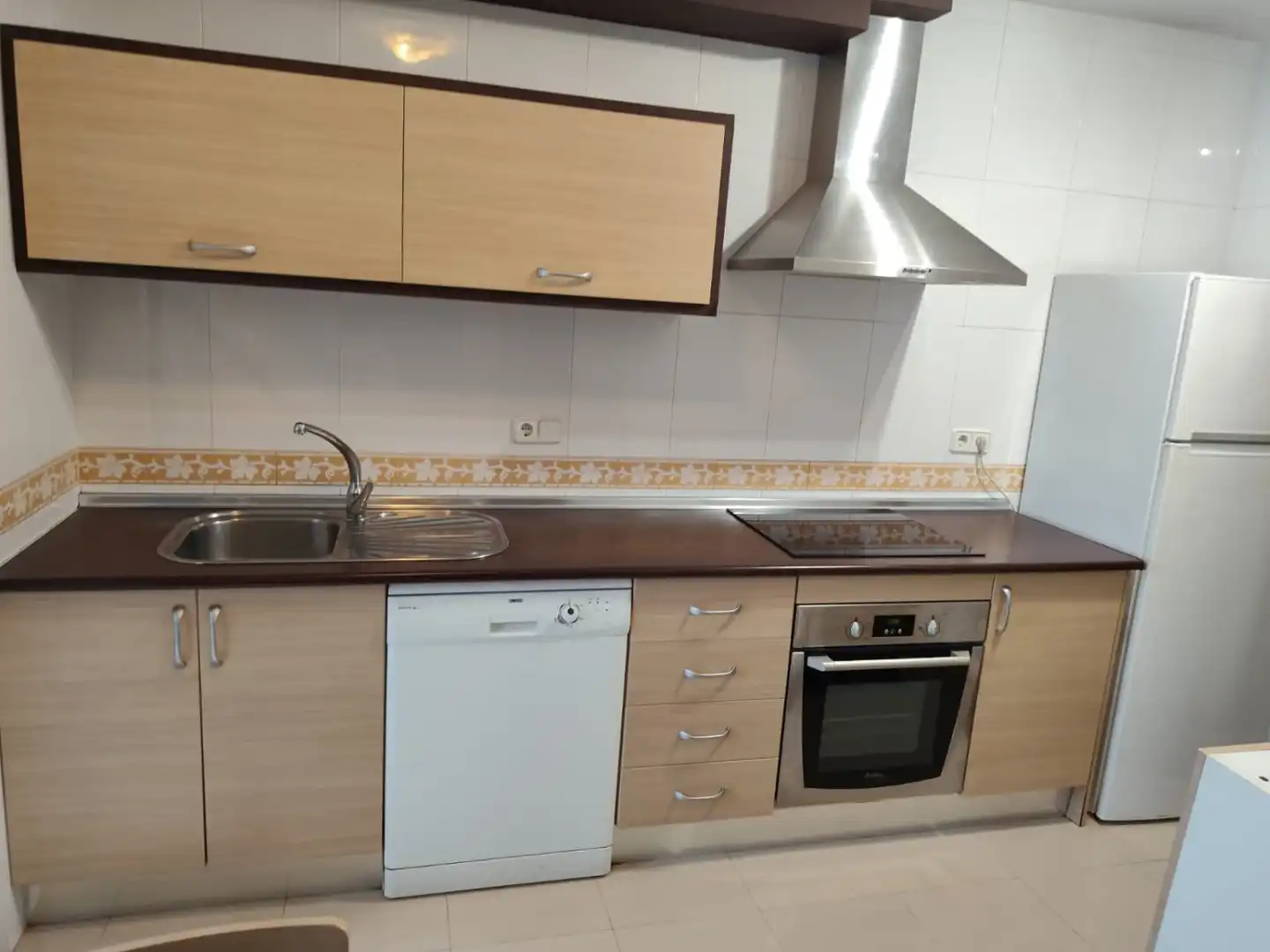 Kitchen of Flat for rent in Pontevedra Capital   with Heating, Furnished and Oven