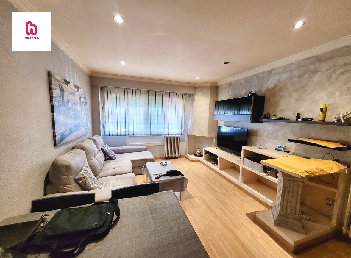 Living room of Planta baja for sale in Sant Andreu de la Barca  with Air Conditioner, Heating and Terrace