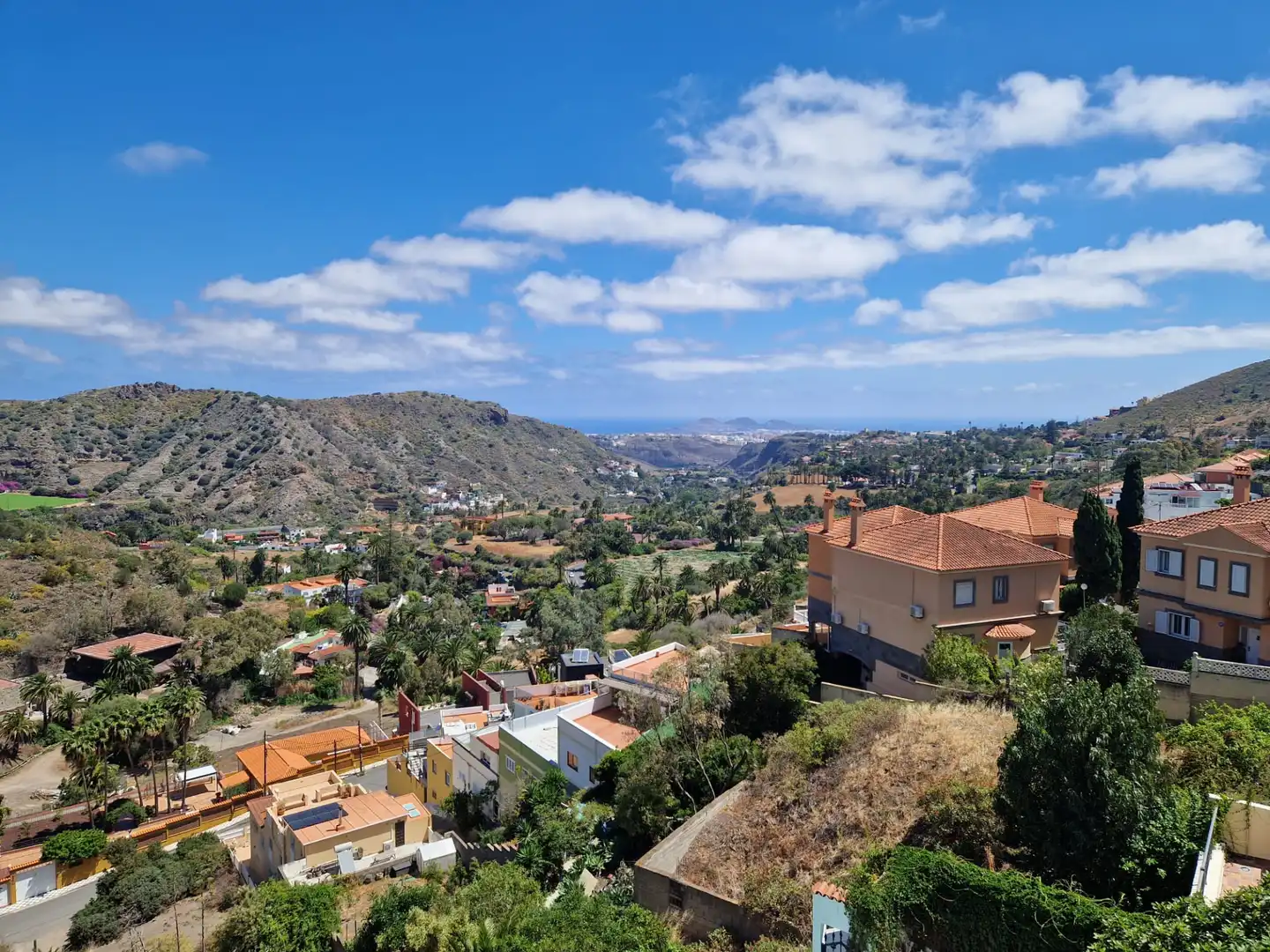 Vista exterior de Casa o xalet en venda en Las Palmas de Gran Canaria amb Jardí privat, Terrassa i Balcó