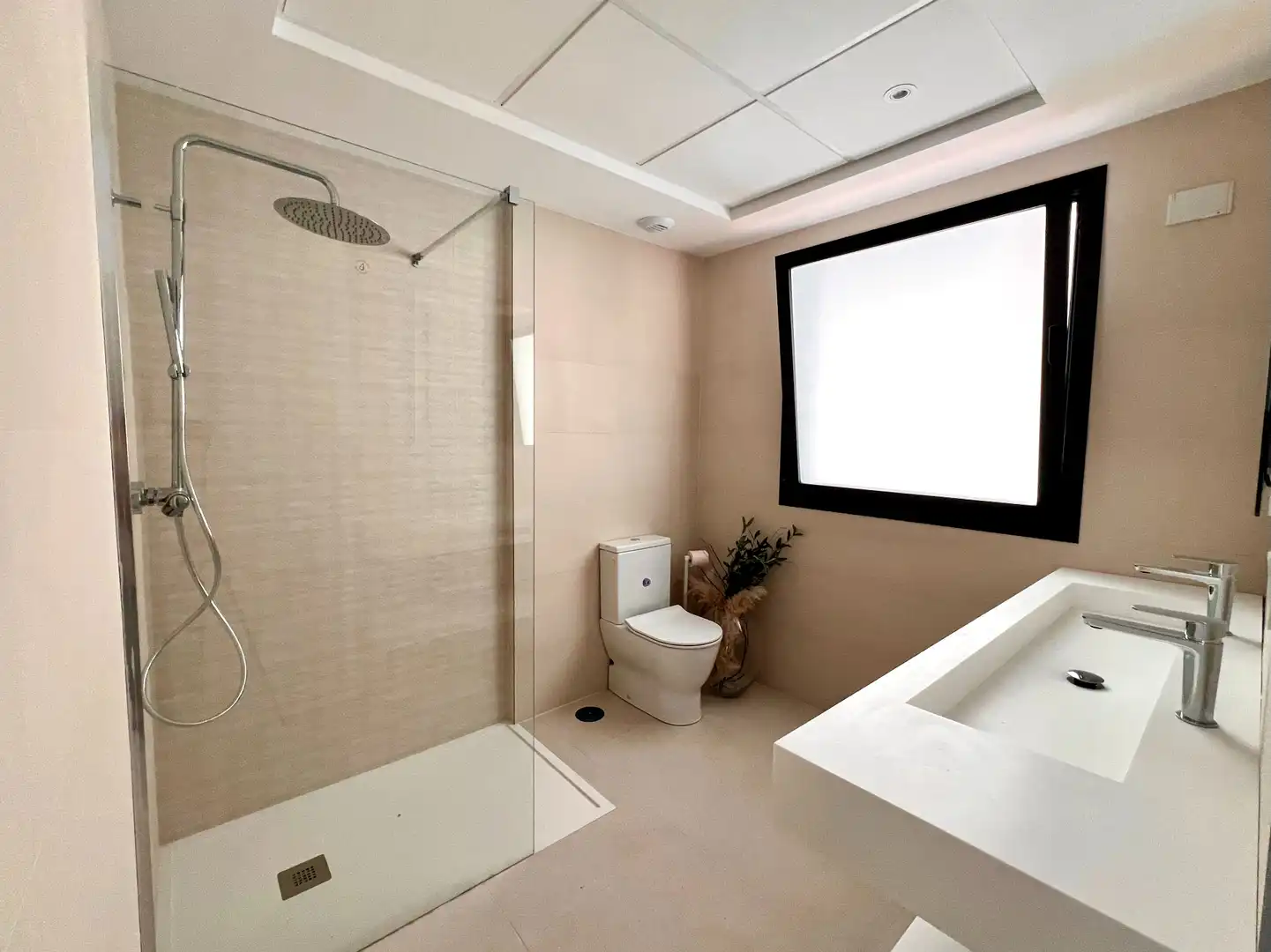 Baño de Apartamento en venta en Marbella con Aire acondicionado, Terraza y Horno