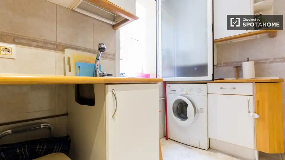 Room in Embajadores - Lavapiés
