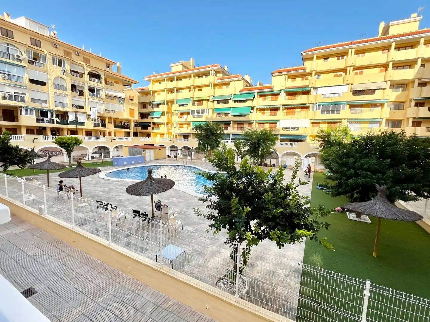 Vista exterior de Estudi de lloguer en Torrevieja amb Aire condicionat, Calefacció i Terrassa