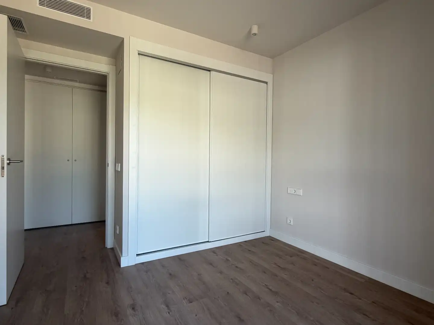 Bedroom of Flat for rent in Tiana  with Air Conditioner, Heating and Parquet flooring