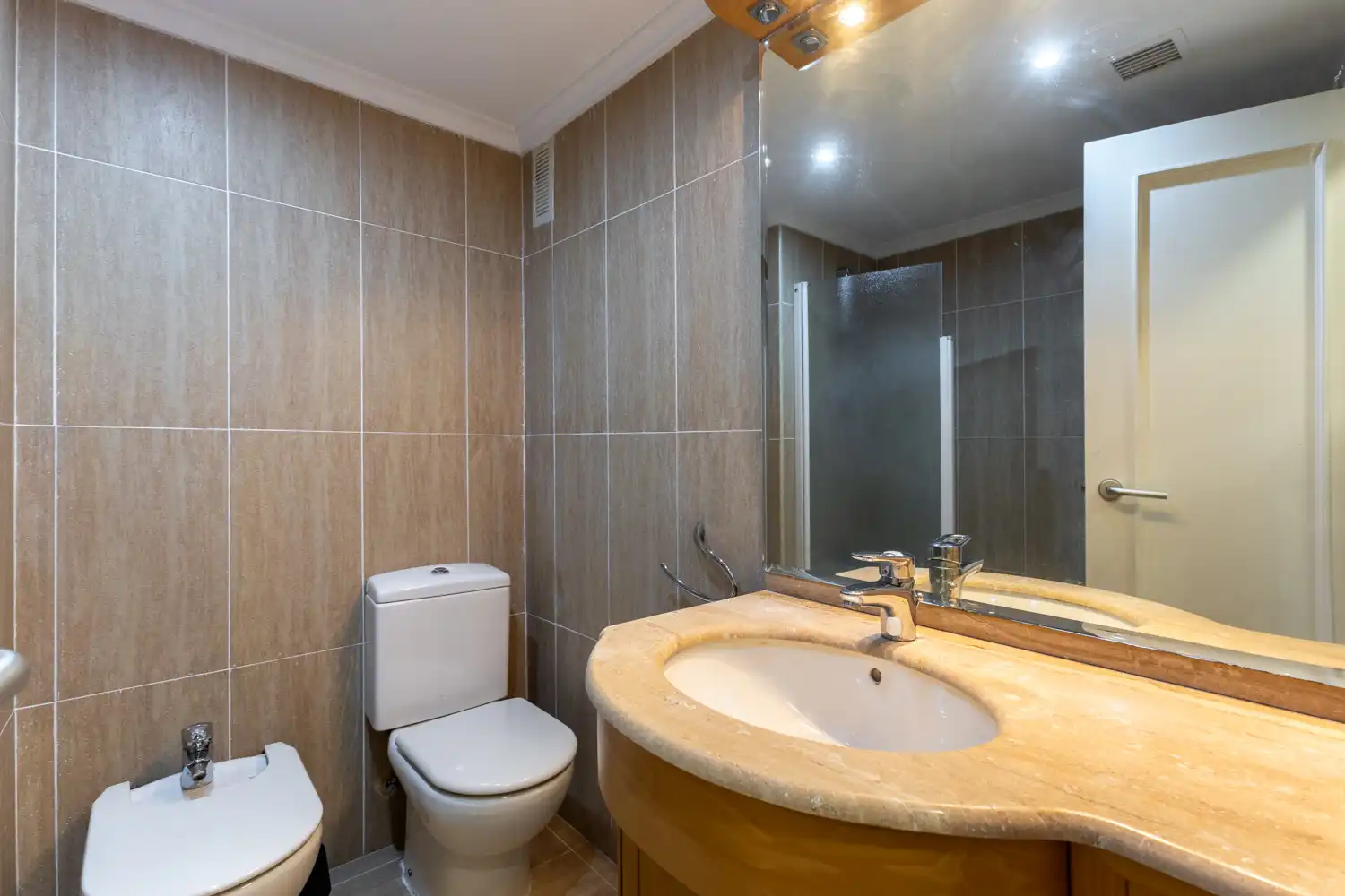 Bathroom of Flat for sale in Valencia  with Air Conditioner, Heating and Balcony