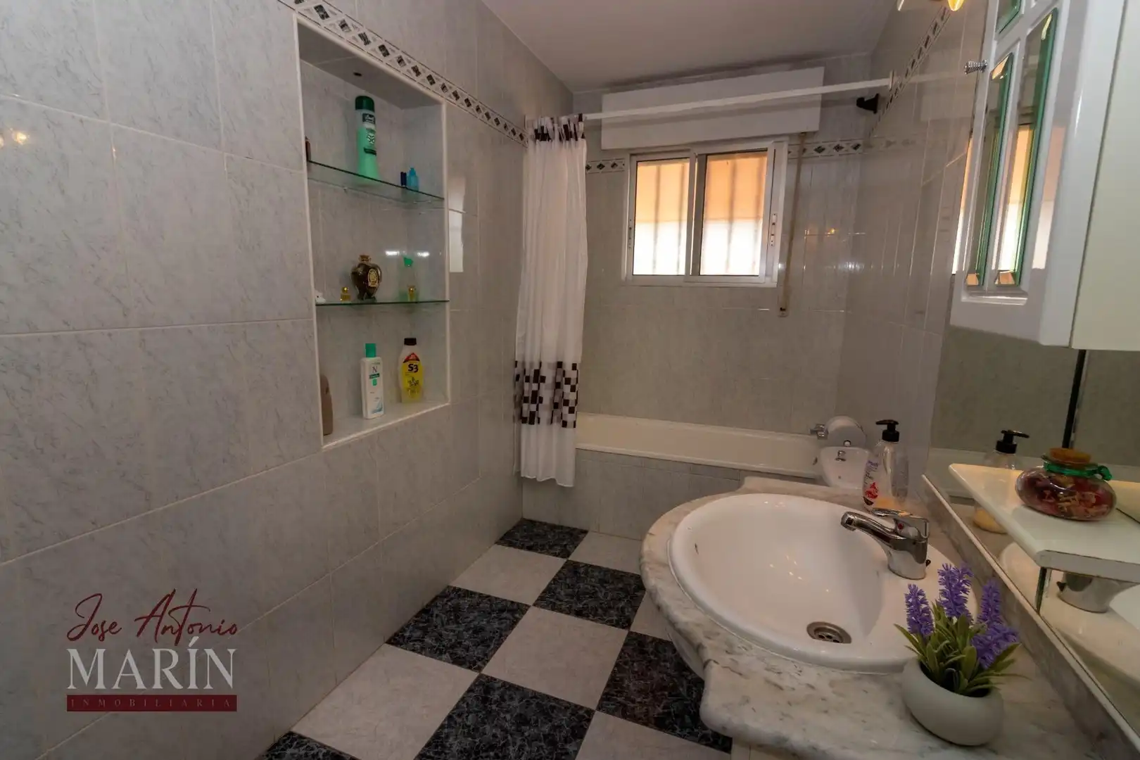 Baño de Casa o chalet en venta en Badajoz con Aire acondicionado, Jardín privado y Piscina