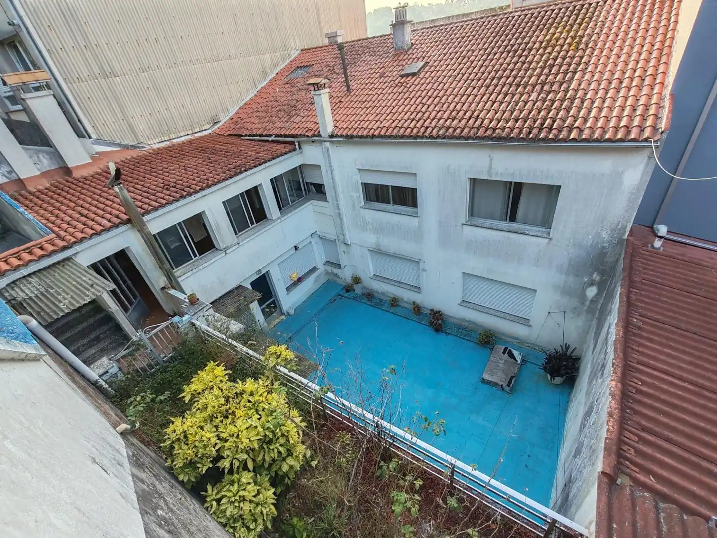 Vista exterior de Edificio en venta en Boiro