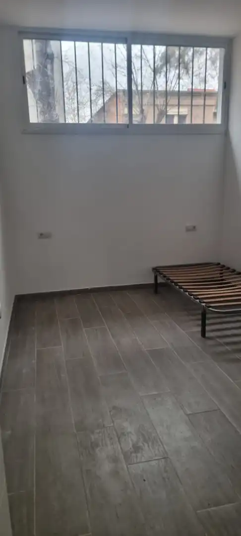Dormitori de Local en venda en Barcelona amb Parquet, Moblat i Alarma