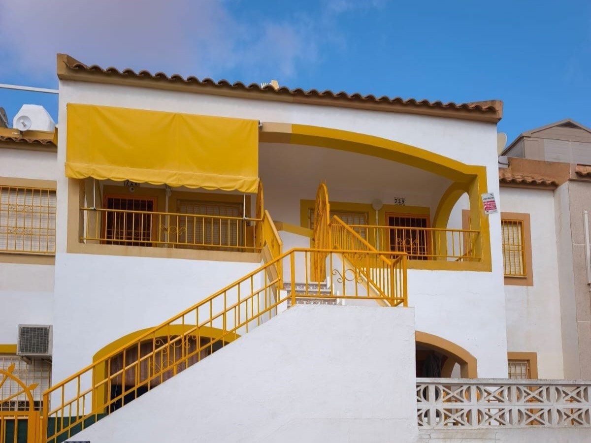 Vista exterior de Pis en venda en Alicante / Alacant amb Terrassa i Piscina