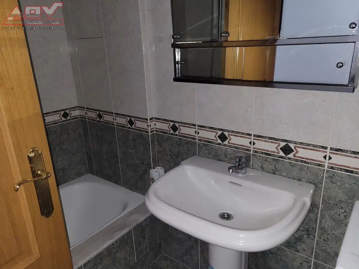 Baño de Piso de alquiler en Ferrol con Aire acondicionado, Calefacción y Amueblado