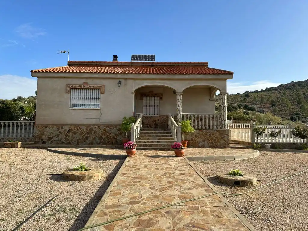 Vista exterior de Casa o xalet en venda en Magacela amb Jardí privat, Terrassa i Piscina