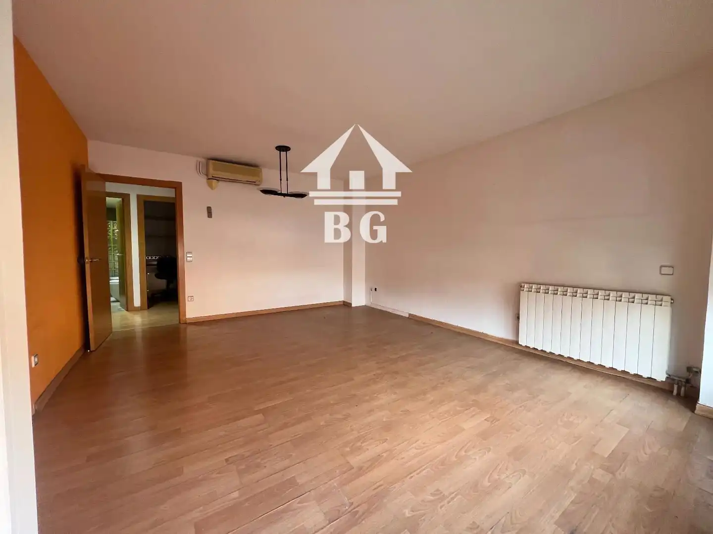 Schlafzimmer von Wohnung zum Verkauf in Ripoll mit Heizung, Terrasse und Abstellraum