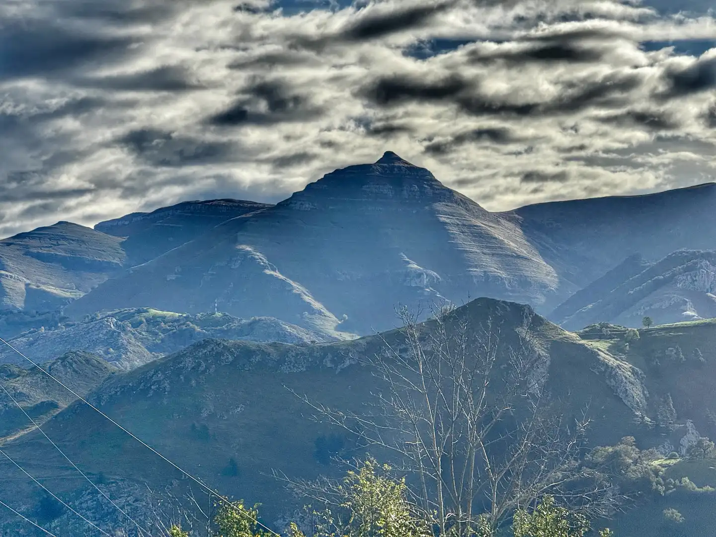 Vista exterior de Casa o xalet en venda en San Roque de Riomiera